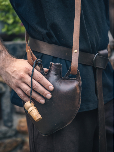Trollfelsen Mittelalter Gewandung Wasserflasche Costrel Antik offen